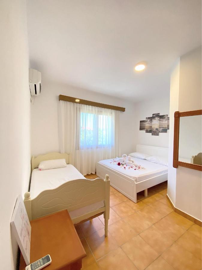 Vila Arlind Hotel Vlore Exterior photo