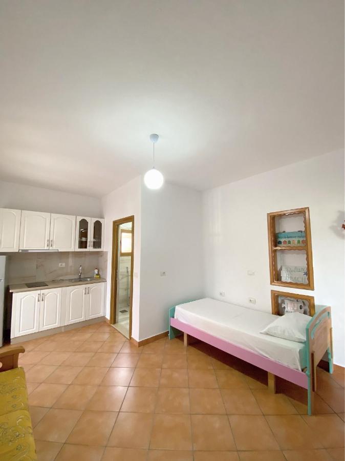 Vila Arlind Hotel Vlore Exterior photo