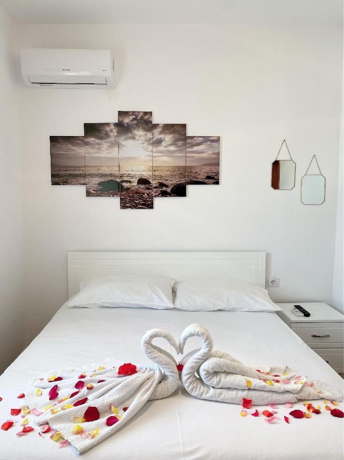 Vila Arlind Hotel Vlore Exterior photo