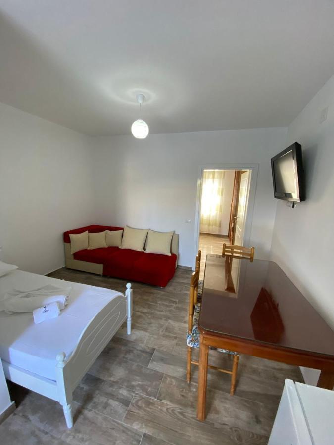 Vila Arlind Hotel Vlore Exterior photo