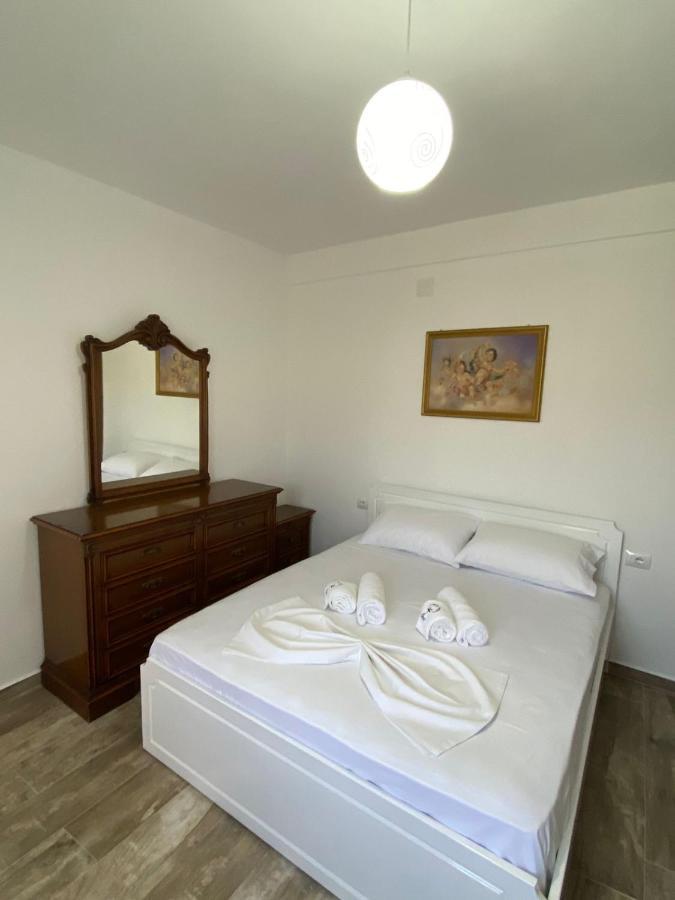 Vila Arlind Hotel Vlore Exterior photo
