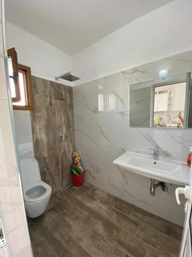 Vila Arlind Hotel Vlore Exterior photo
