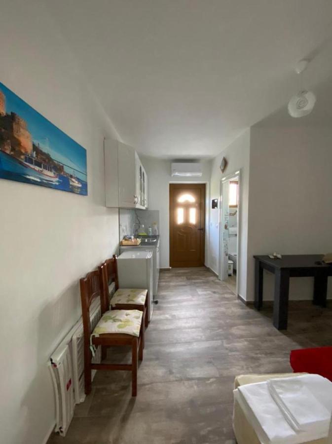Vila Arlind Hotel Vlore Exterior photo