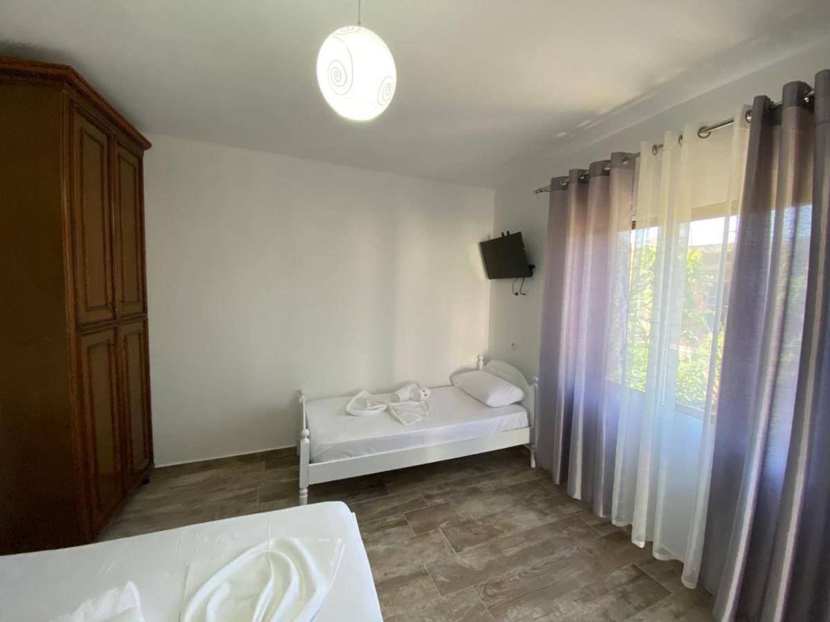 Vila Arlind Hotel Vlore Exterior photo